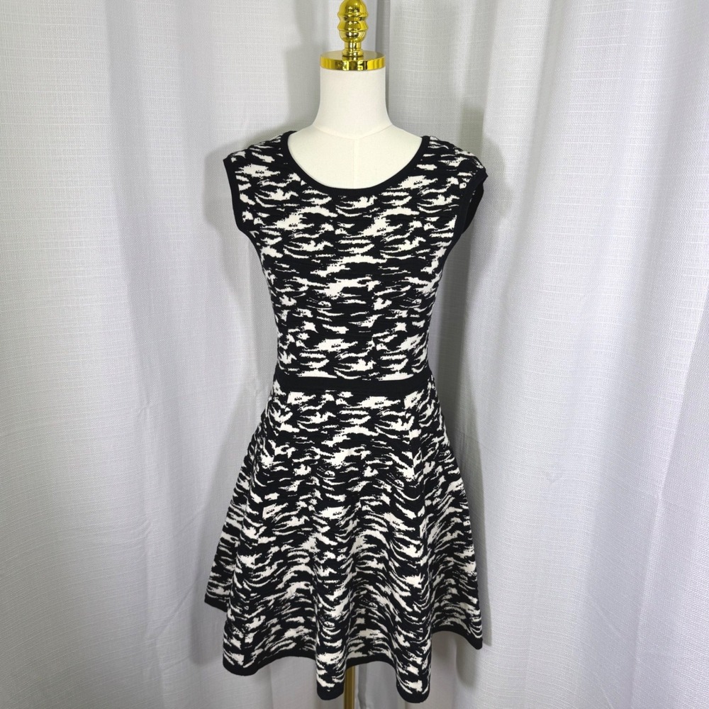 NWOT Milly Dress Black White Knit‎ Fit Flare Sleeveless Womens Medium